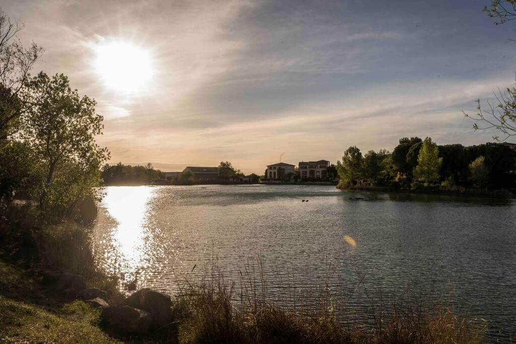 Magnifique Vue Lac Au Golf De Pont-Royal 马勒莫尔 外观 照片